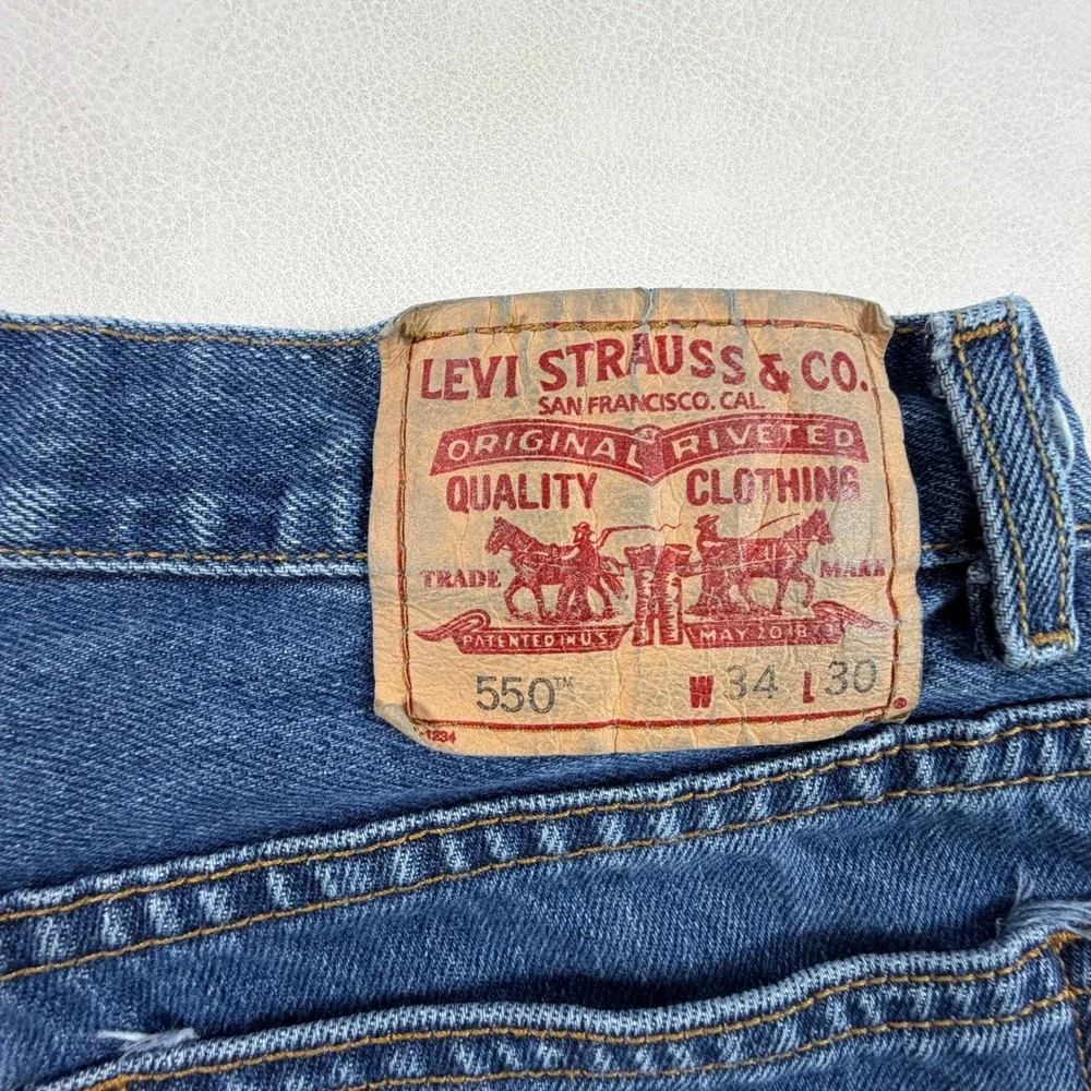 Retro Levis 550 Mens 32x28 Relaxed Fit Tapered Leg Blue Denim Jeans Medium Wash